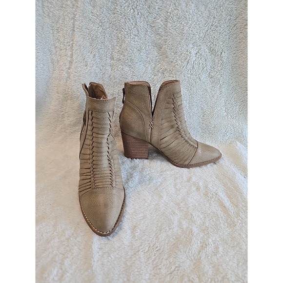 Women's Size 6 Beast Fashion Alina Ankle Boot Leader Bootie Fashion Shoe Beige - Picture 1 of 13